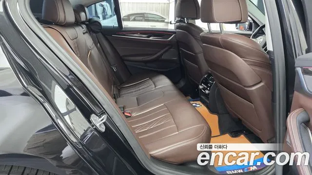 BMW 5-Series 2018 thumb 12