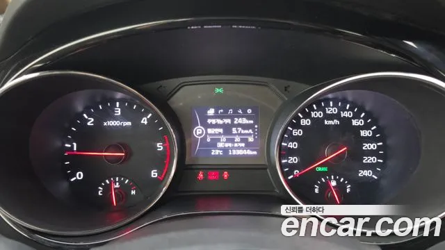 Kia Carnival 2016 thumb 8
