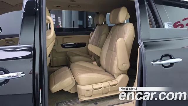 Kia Carnival 2016 thumb 11