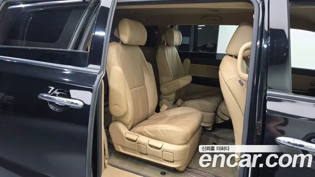Kia Carnival 2016 thumb 12