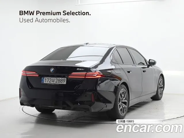 BMW 5-Series 2025 thumb 2
