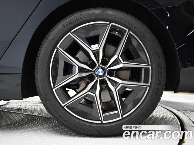 BMW 5-Series 2025 thumb 5