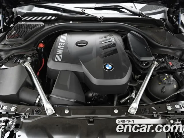 BMW 5-Series 2025 thumb 6