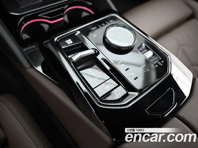 BMW 5-Series 2025 thumb 9