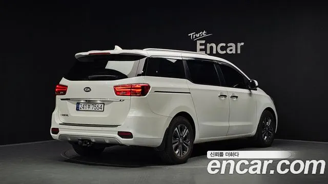 Kia Carnival 2020 thumb 2