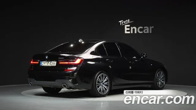 BMW 3-Series 2021 thumb 2