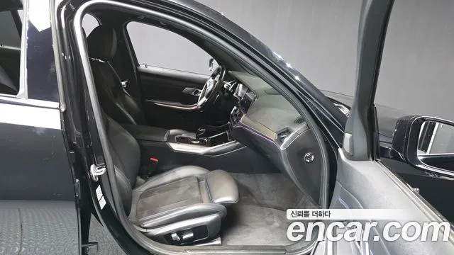BMW 3-Series 2021 thumb 11