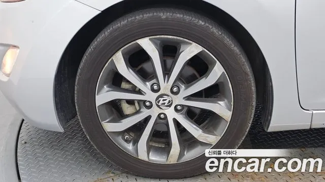 Hyundai Avante 2013 thumb 5