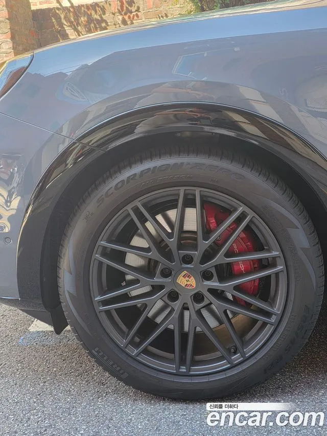 Porsche Cayenne 2025 thumb 4