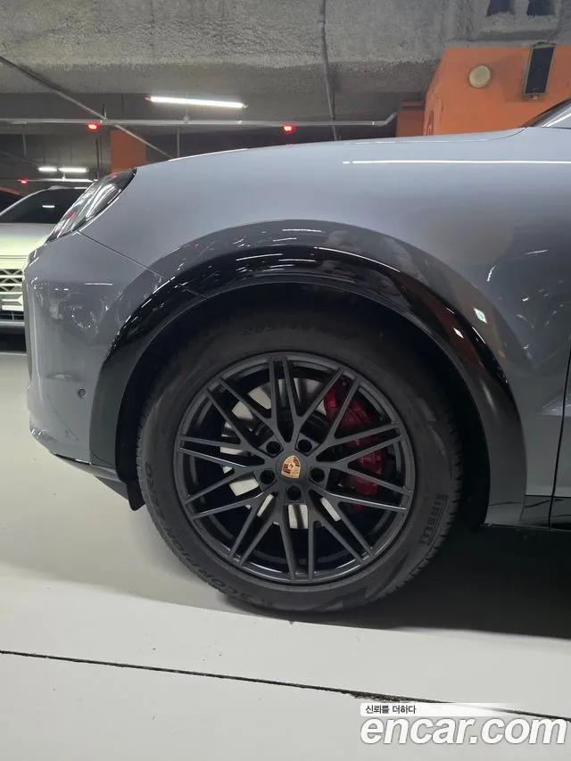 Porsche Cayenne 2025 thumb 6