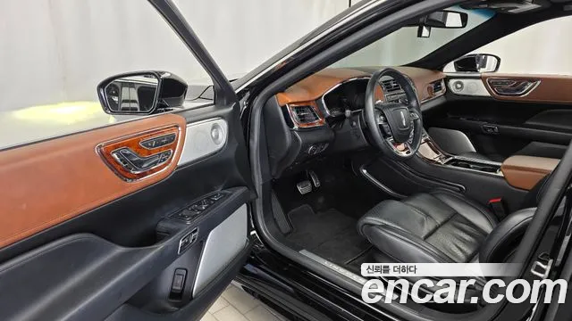 Lincoln Continental 2019 thumb 10