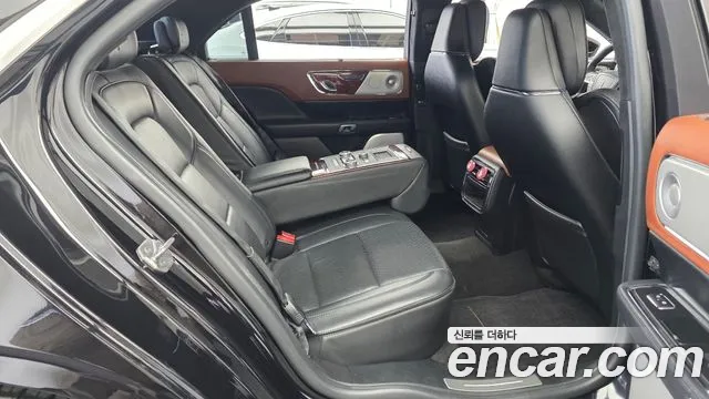 Lincoln Continental 2019 thumb 12