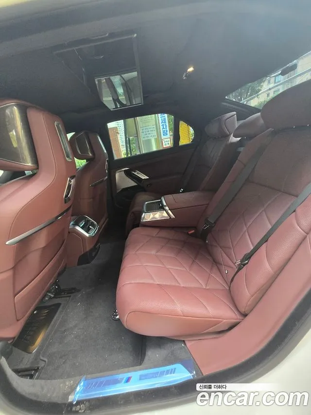 BMW i7 2026 thumb 7