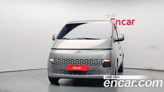 Hyundai Staria 2023 thumb 2