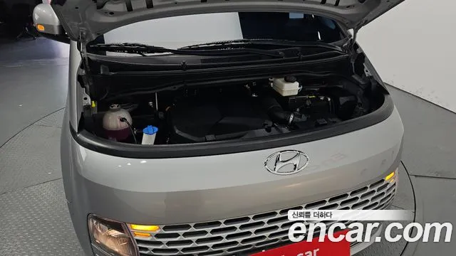 Hyundai Staria 2023 thumb 5