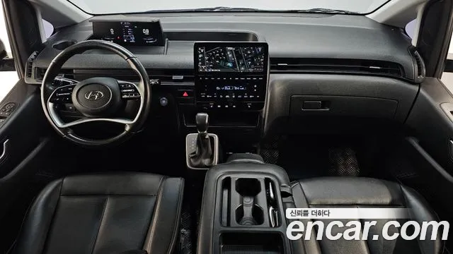 Hyundai Staria 2023 thumb 6