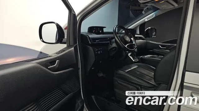 Hyundai Staria 2023 thumb 9