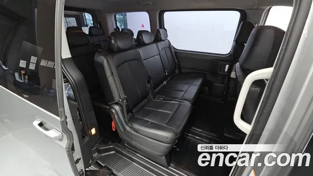 Hyundai Staria 2023 thumb 10