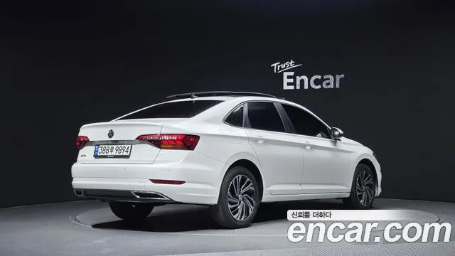 Volkswagen Jetta 2021 thumb 2