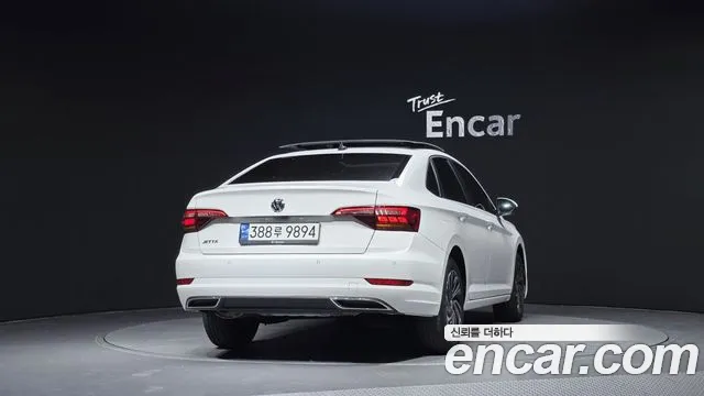Volkswagen Jetta 2021 thumb 4