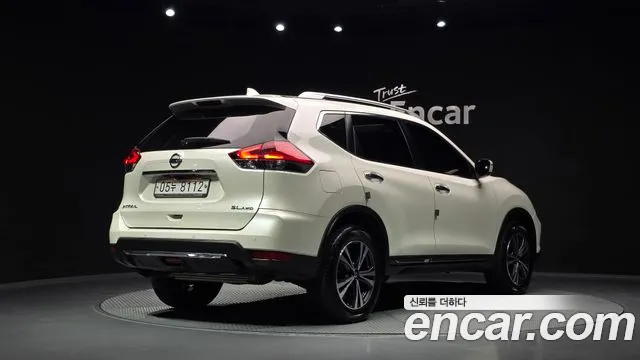 Nissan X-Trail 2018 thumb 2