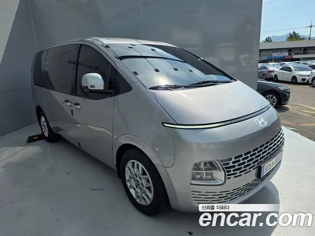 Hyundai Staria 2024 thumb 3
