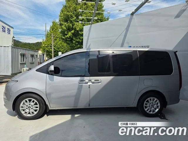 Hyundai Staria 2024 thumb 4