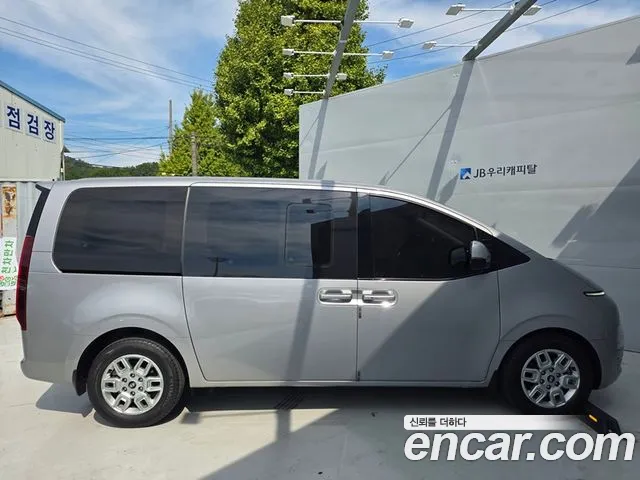 Hyundai Staria 2024 thumb 5