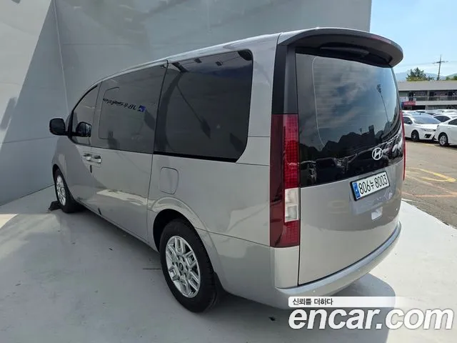Hyundai Staria 2024 thumb 6