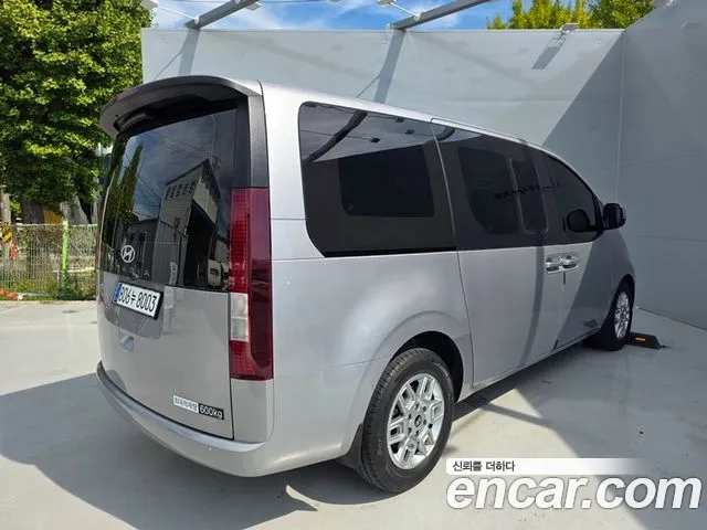 Hyundai Staria 2024 thumb 7