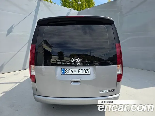Hyundai Staria 2024 thumb 8