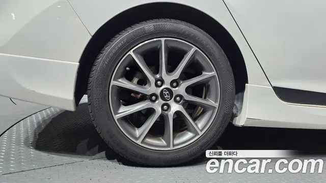 Hyundai Avante 2011 thumb 5