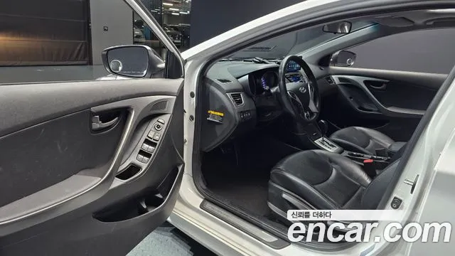 Hyundai Avante 2011 thumb 10