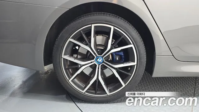 BMW 5-Series 2022 thumb 5