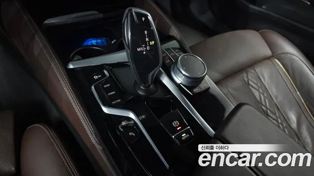 BMW 5-Series 2022 thumb 9