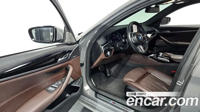 BMW 5-Series 2022 thumb 10