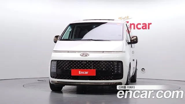Hyundai Staria 2023 thumb 3
