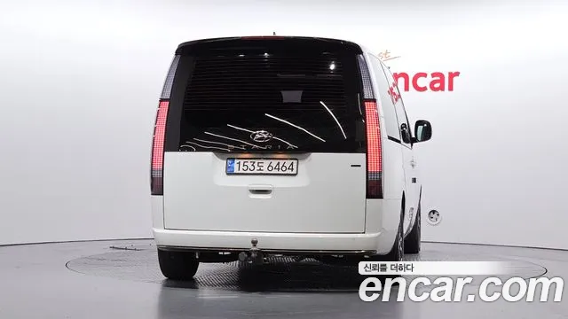 Hyundai Staria 2023 thumb 4