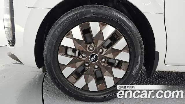 Hyundai Staria 2023 thumb 5