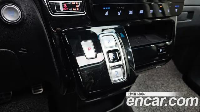 Hyundai Staria 2023 thumb 9