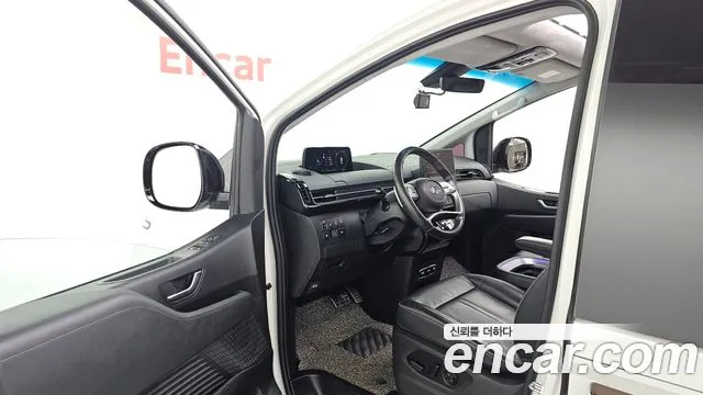 Hyundai Staria 2023 thumb 10