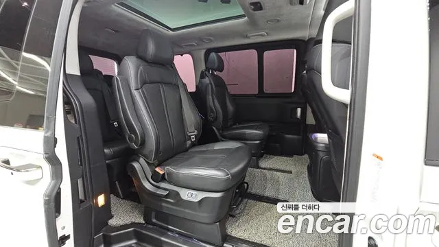 Hyundai Staria 2023 thumb 11