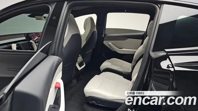 Tesla Model Y 2026 thumb 11