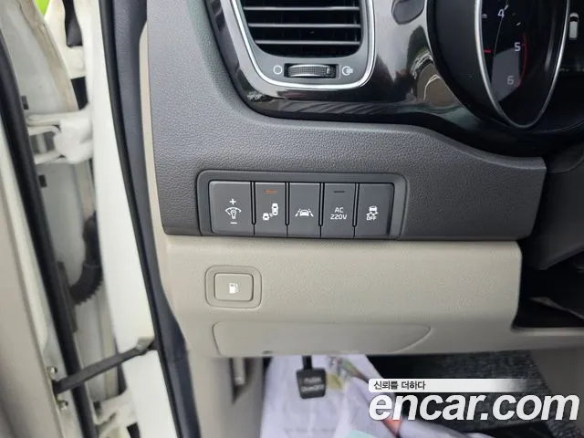 Kia Carnival 2014 thumb 7