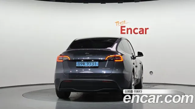 Tesla Model Y 2021 thumb 4