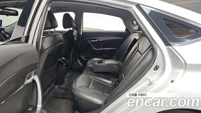 Hyundai i40 2013 thumb 11