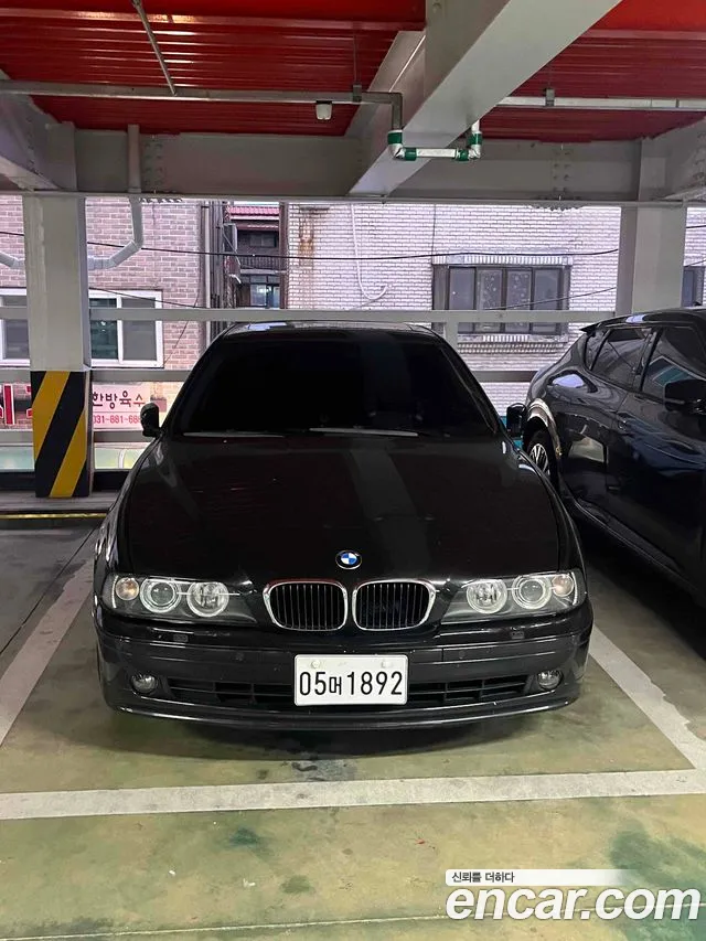 BMW 5-Series 2002 thumb 2
