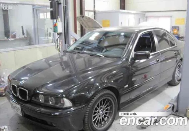 BMW 5-Series 2002 thumb 4