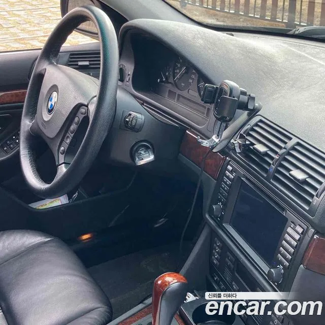 BMW 5-Series 2002 thumb 6