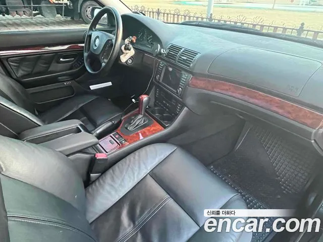 BMW 5-Series 2002 thumb 8